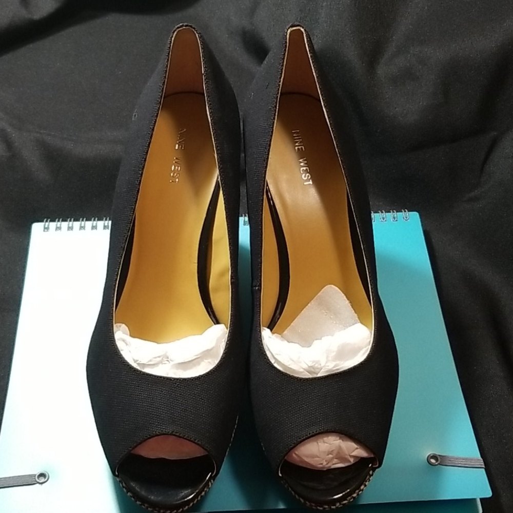 Women's Nine West canvas peep toe